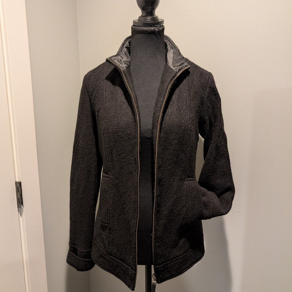 Della Spiga Elegant Black Bomber Jacket for Women